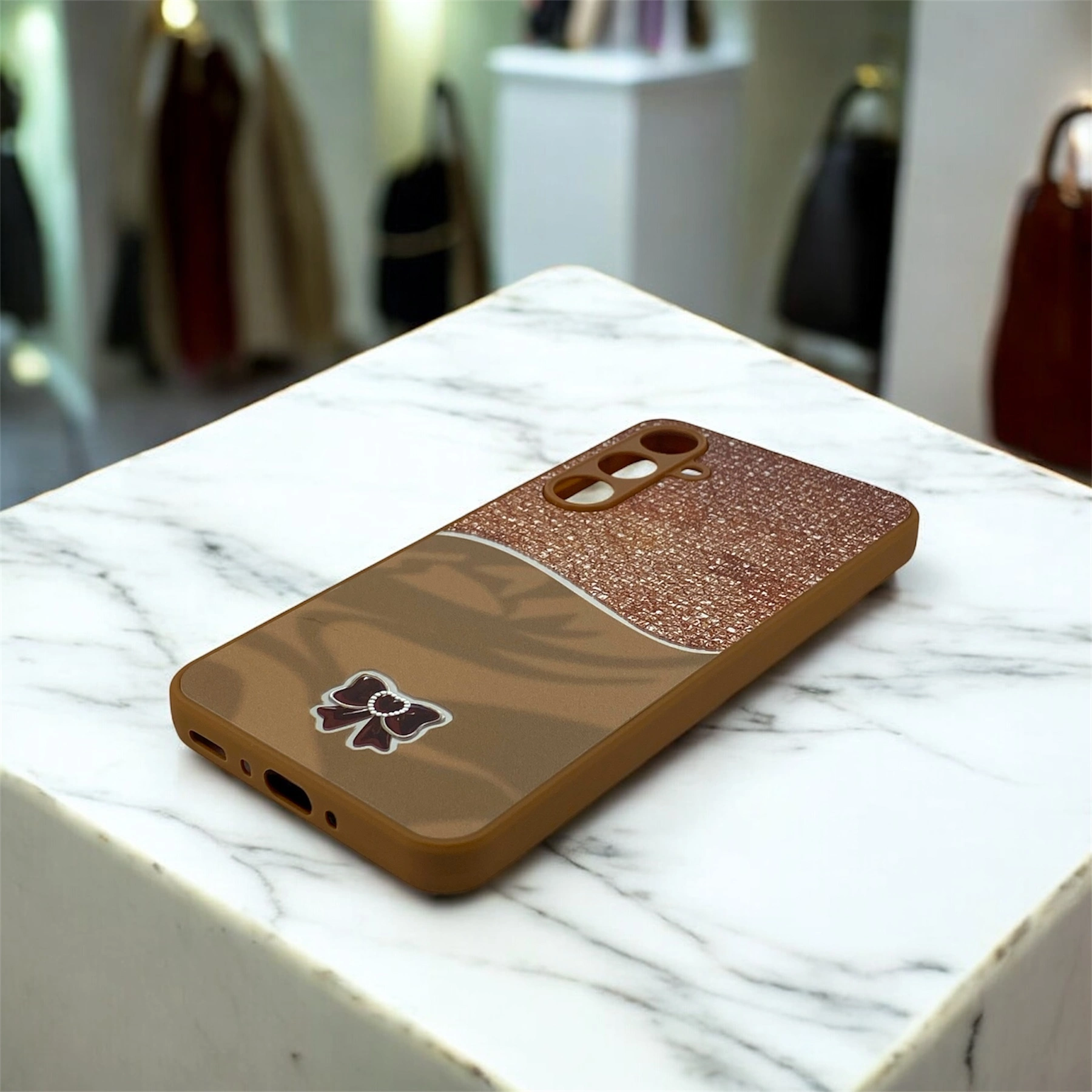 قاب گوشی طرح پاپیون قهوه ای رنگ