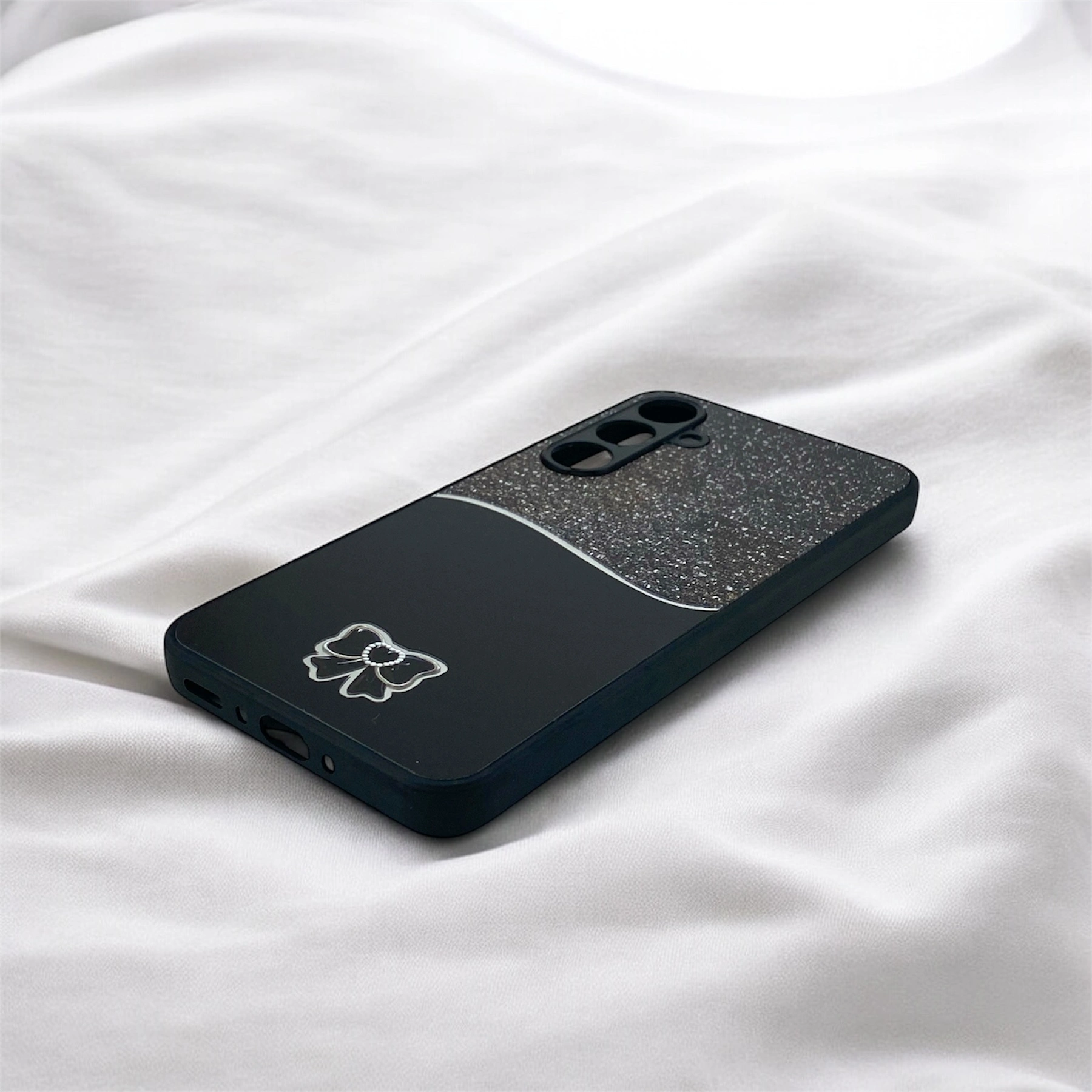 قاب گوشی طرح پاپیون مشکی رنگ