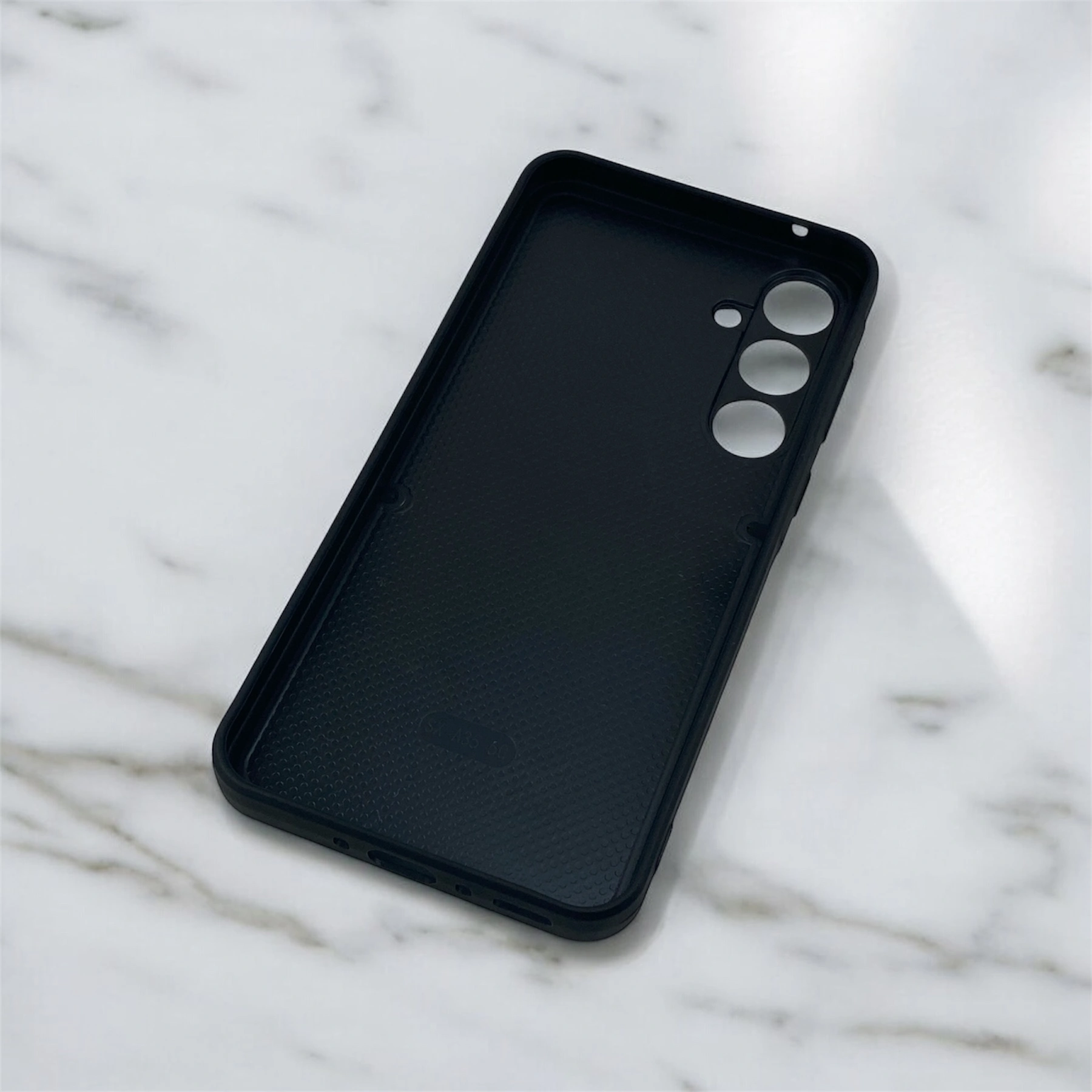 قاب گوشی طرح پاپیون مشکی رنگ